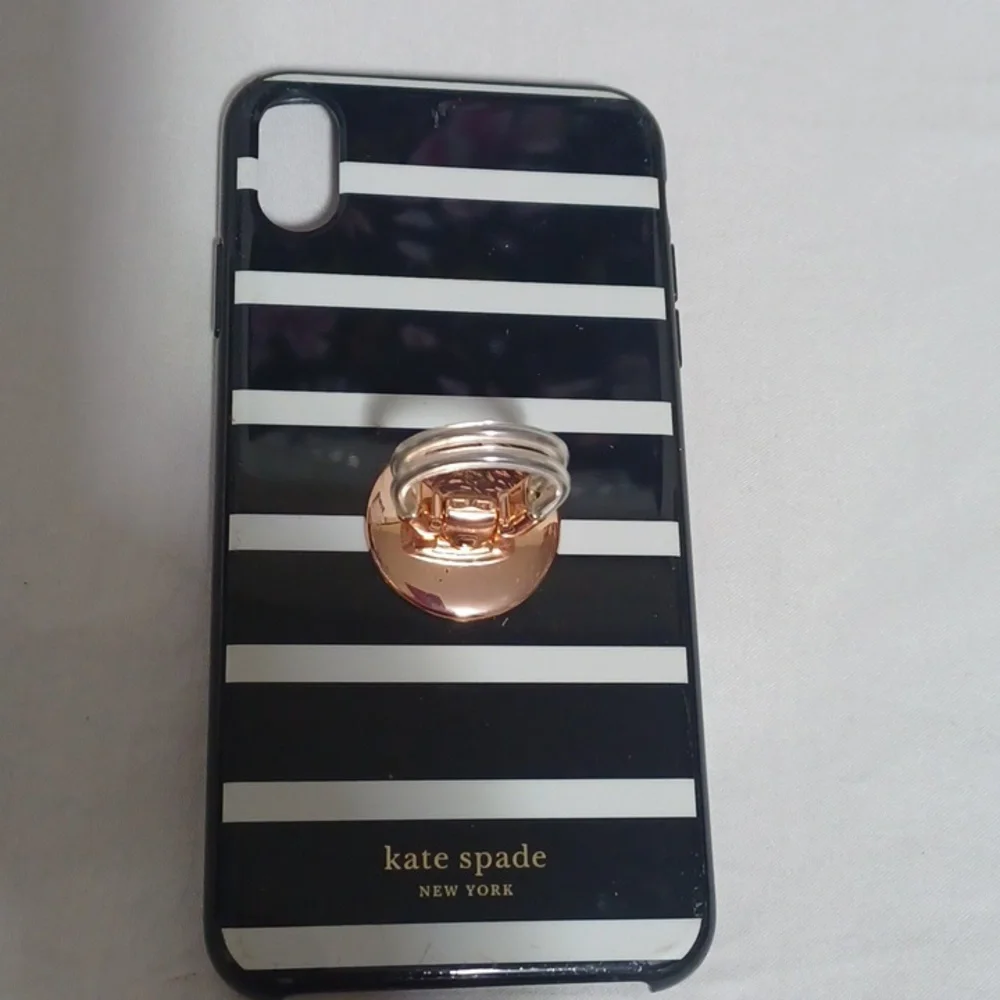 KATE SPADE PHONE COVER 📱 WITH FINGER RING ON BACK BEAUTIFUL BLACK AND WHITE